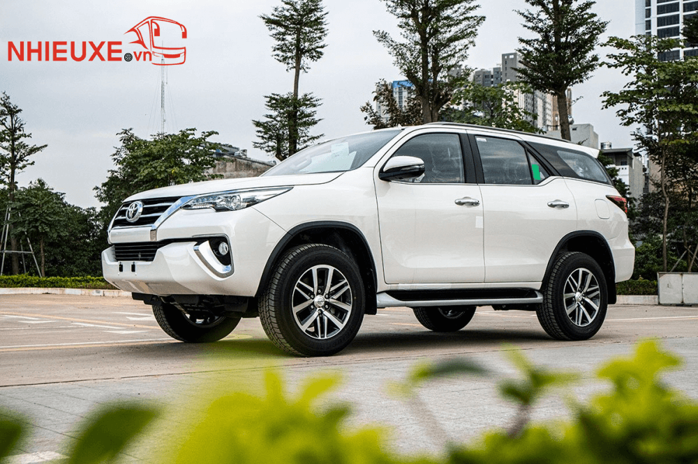 Thuê xe 7 chỗ Fortuner