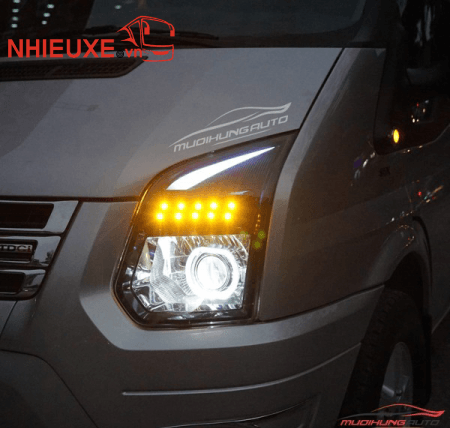 Thuê xe 16 chỗ Ford Transit - cụm đèn chiếu sáng