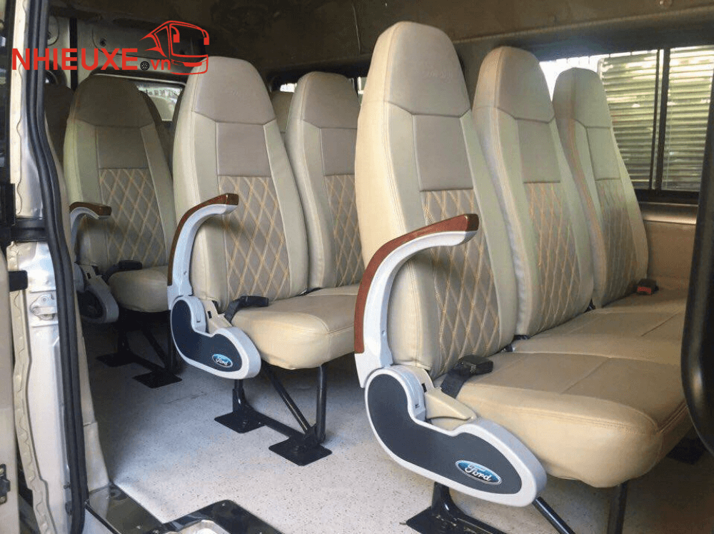 Thuê xe 16 chỗ Ford Transit - nội thất sang trọng